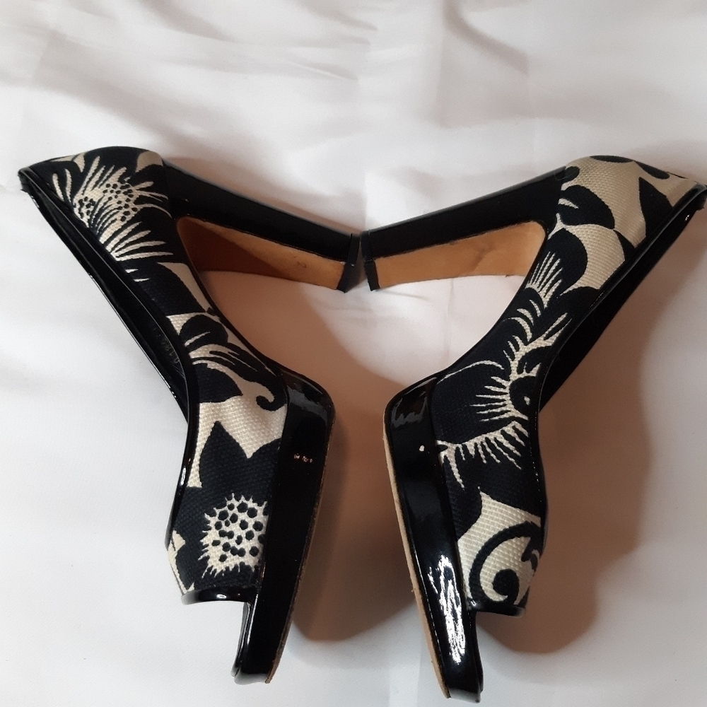 Delman's Elegant Black and Cream Women's Vintage Heels